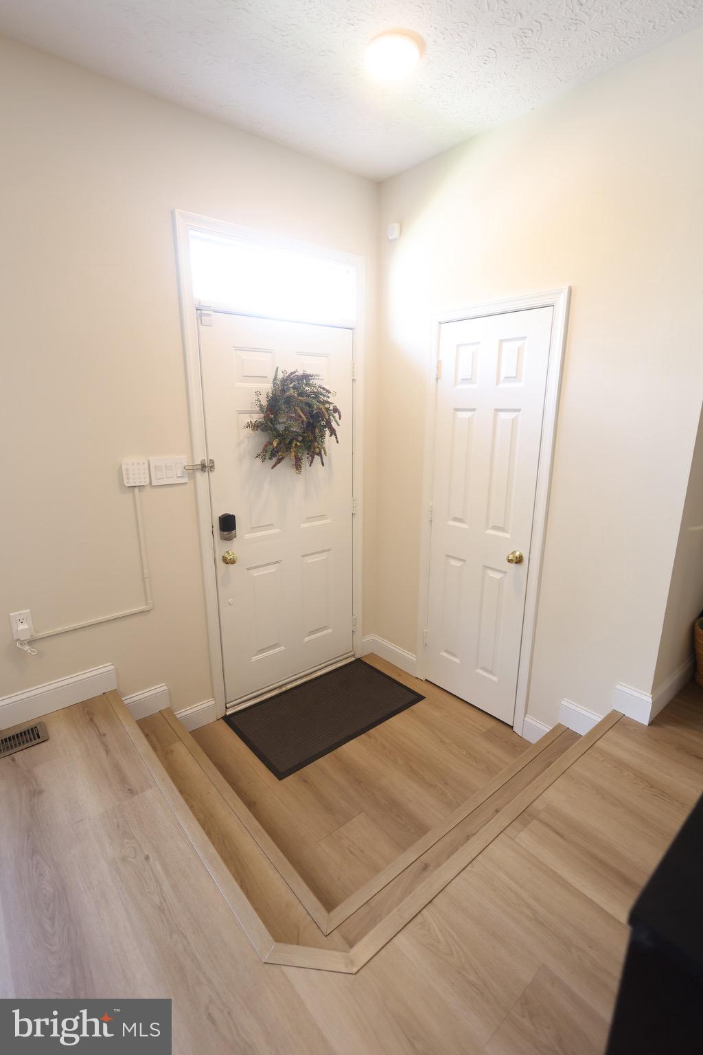 1424 FALCON NEST COURT