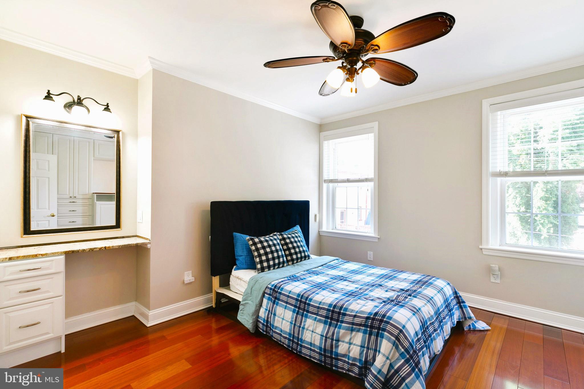 EAST FALLS - Residential