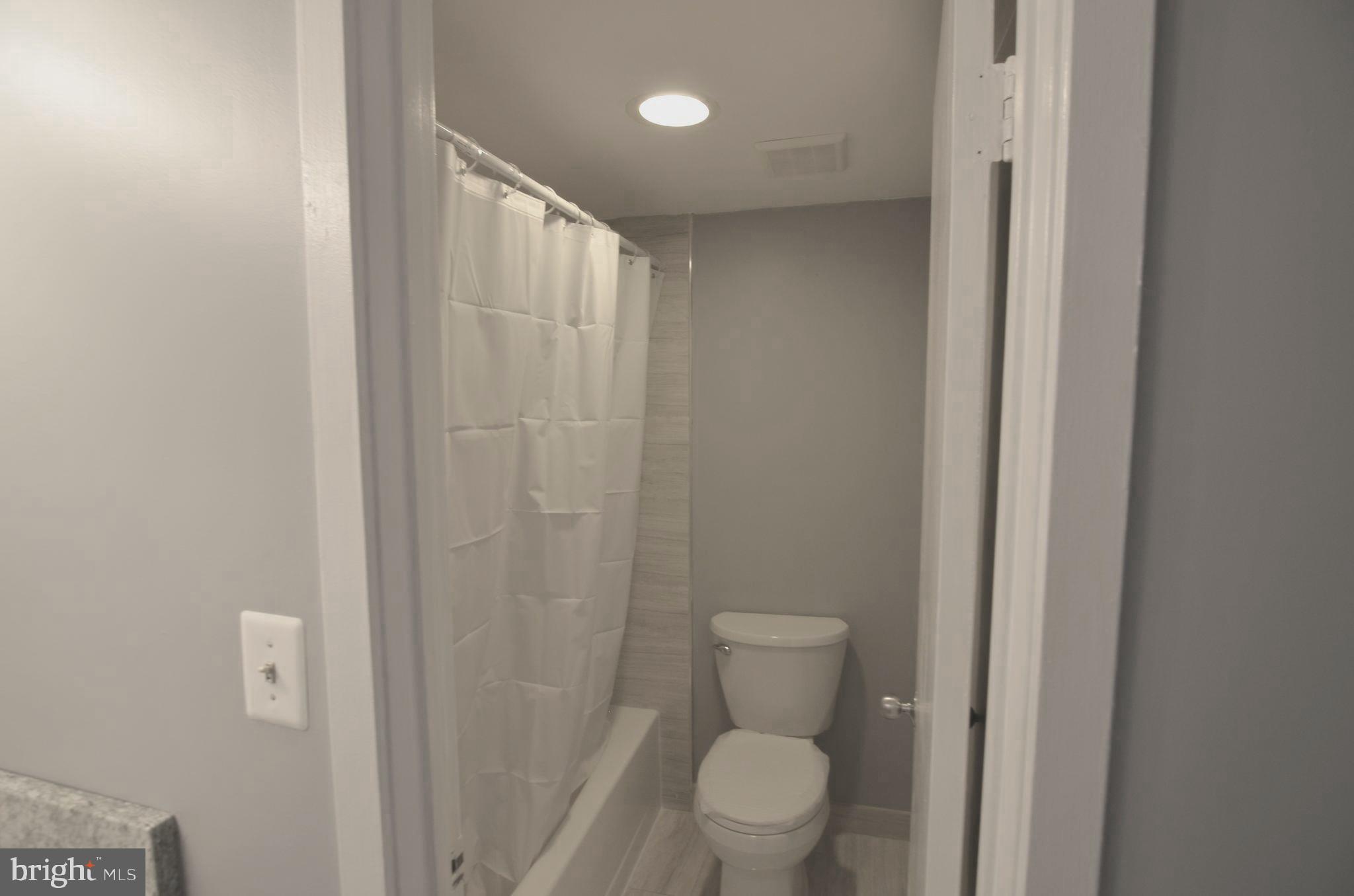 SKYLINE SQUARE CONDO - Residential Lease