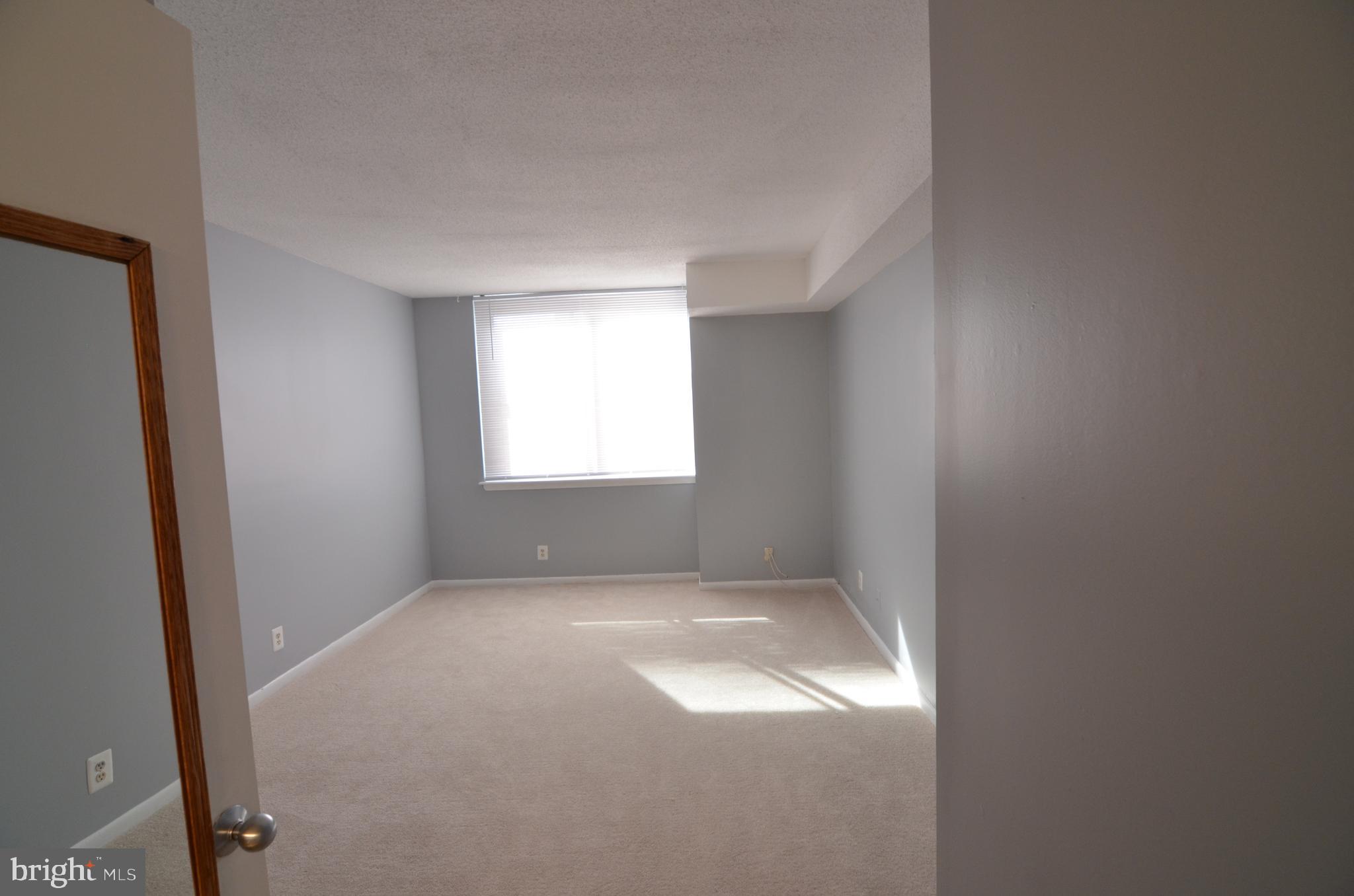 SKYLINE SQUARE CONDO - Residential Lease