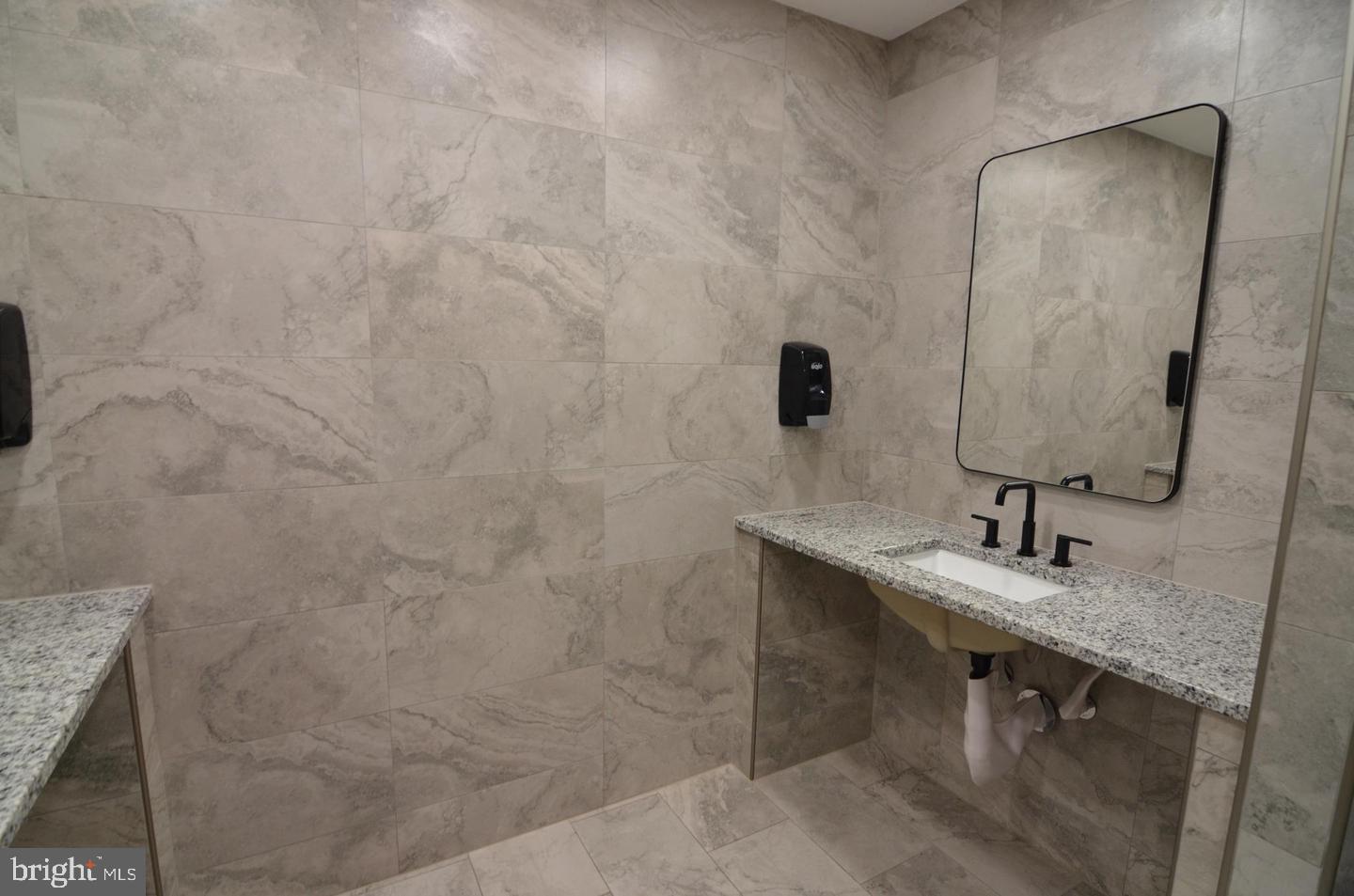 SKYLINE SQUARE CONDO - Residential Lease