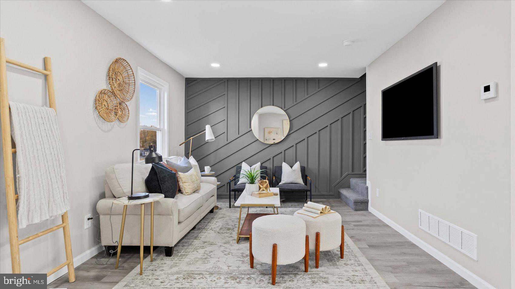 WOODSDALE MANOR - Residential