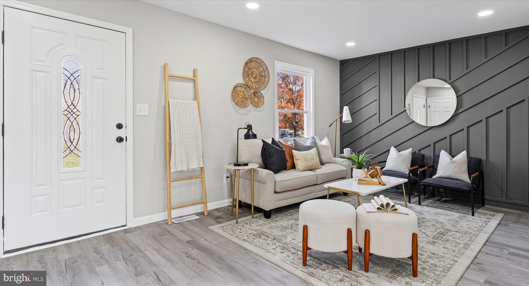 WOODSDALE MANOR - Residential