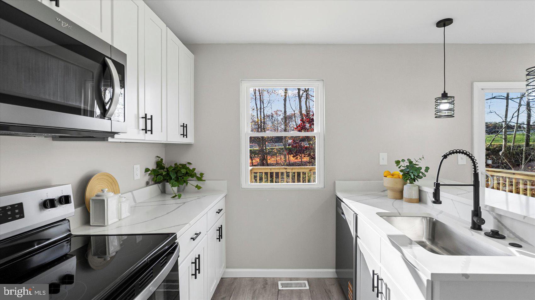 WOODSDALE MANOR - Residential