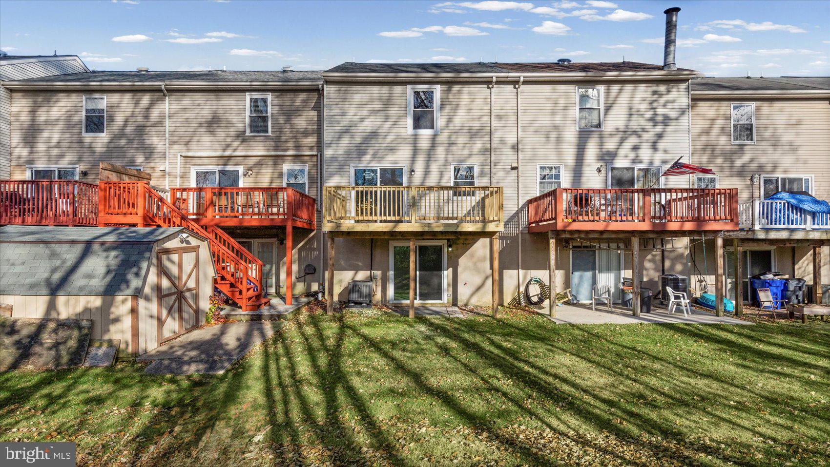 WOODSDALE MANOR - Residential