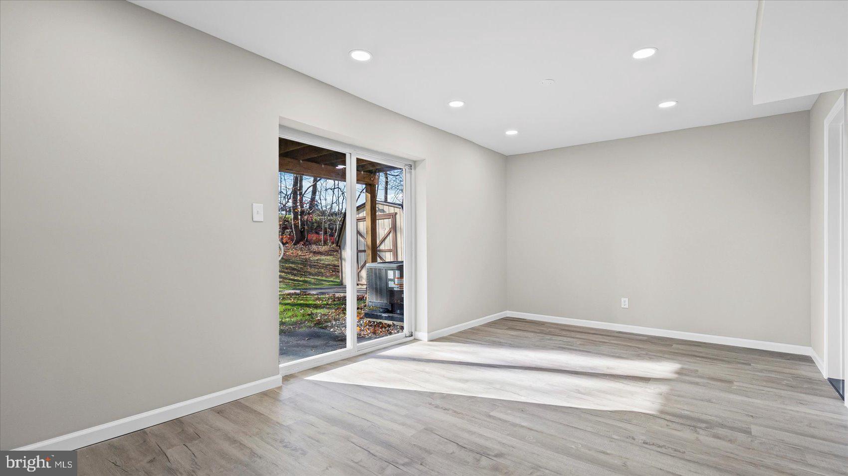 WOODSDALE MANOR - Residential