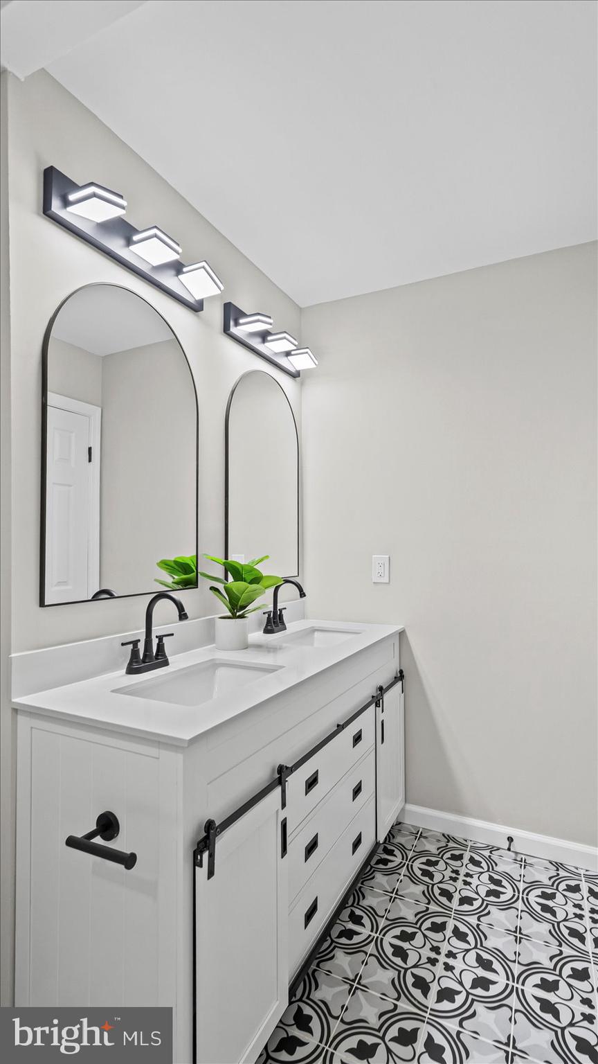 WOODSDALE MANOR - Residential