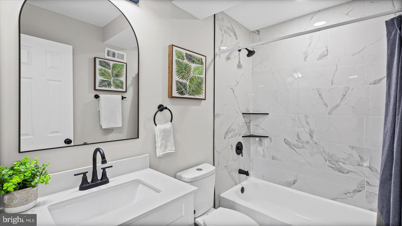 WOODSDALE MANOR - Residential