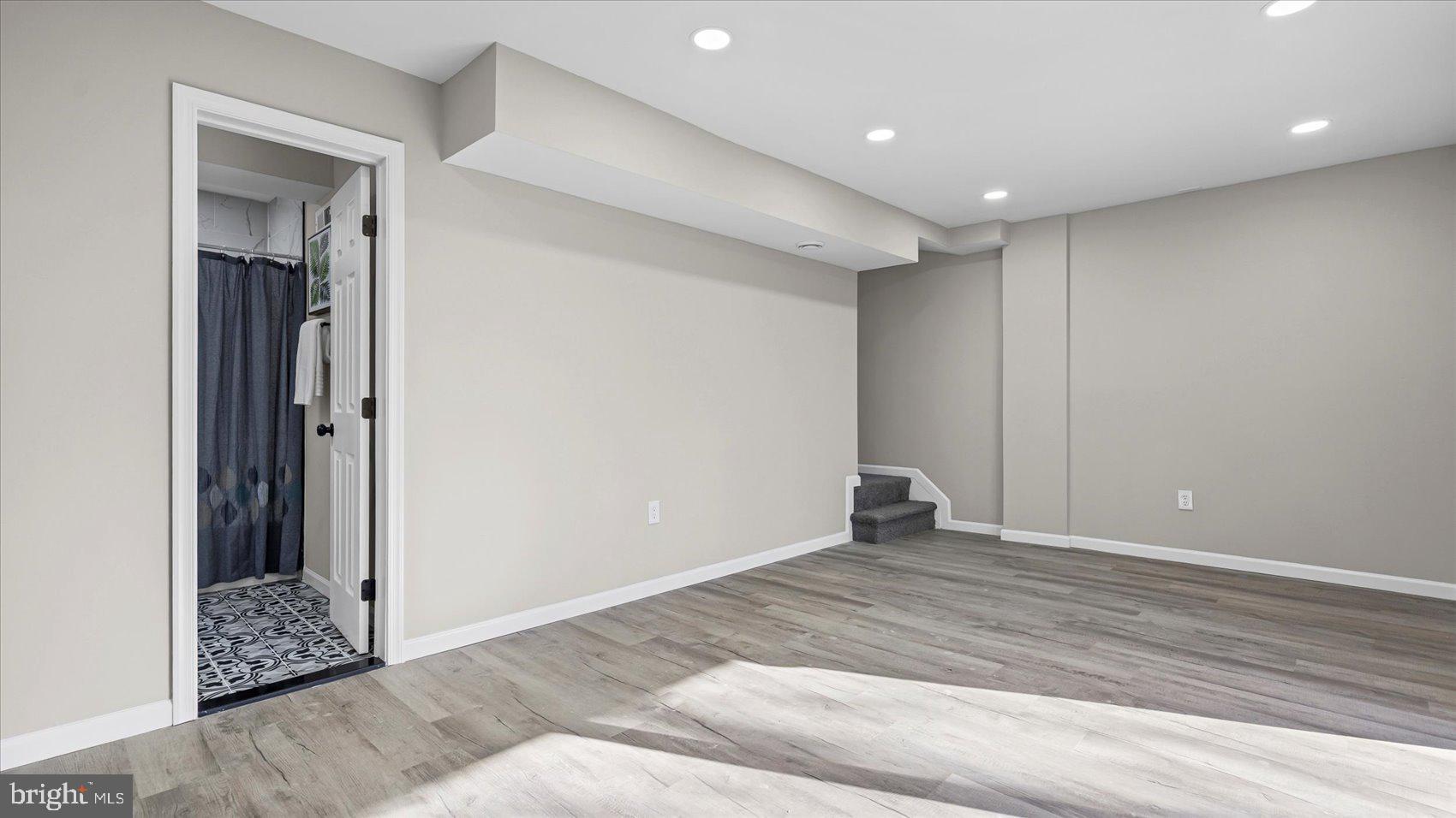 WOODSDALE MANOR - Residential