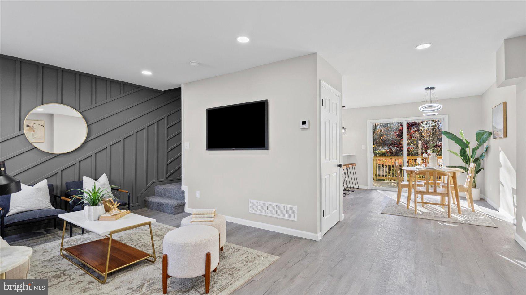 WOODSDALE MANOR - Residential