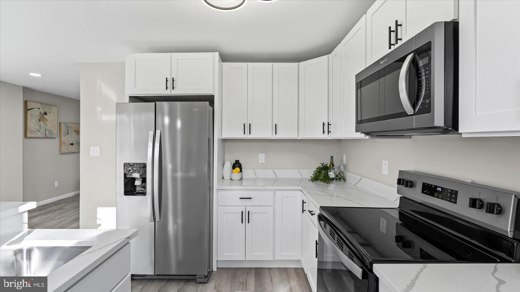 WOODSDALE MANOR - Residential