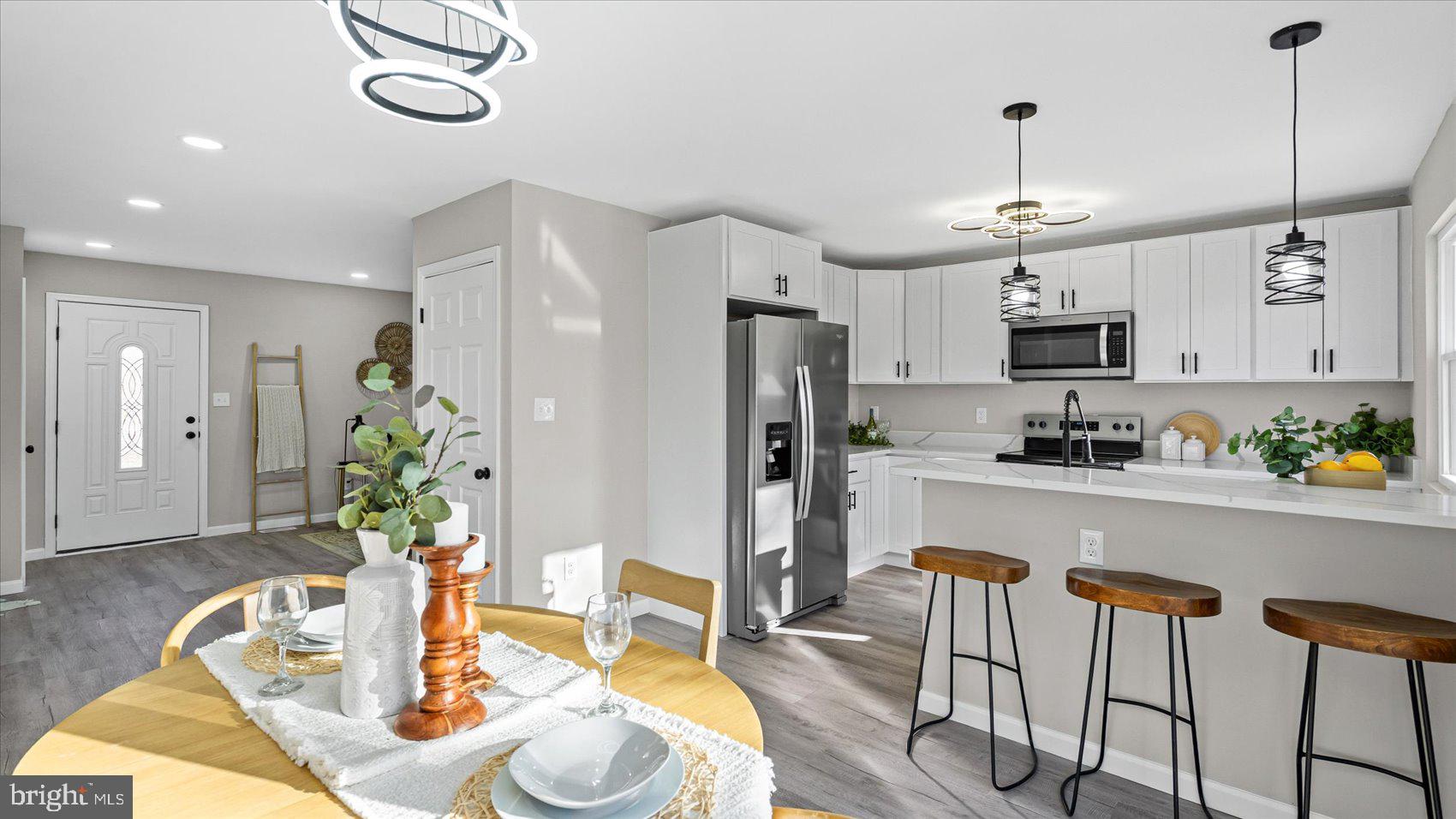 WOODSDALE MANOR - Residential