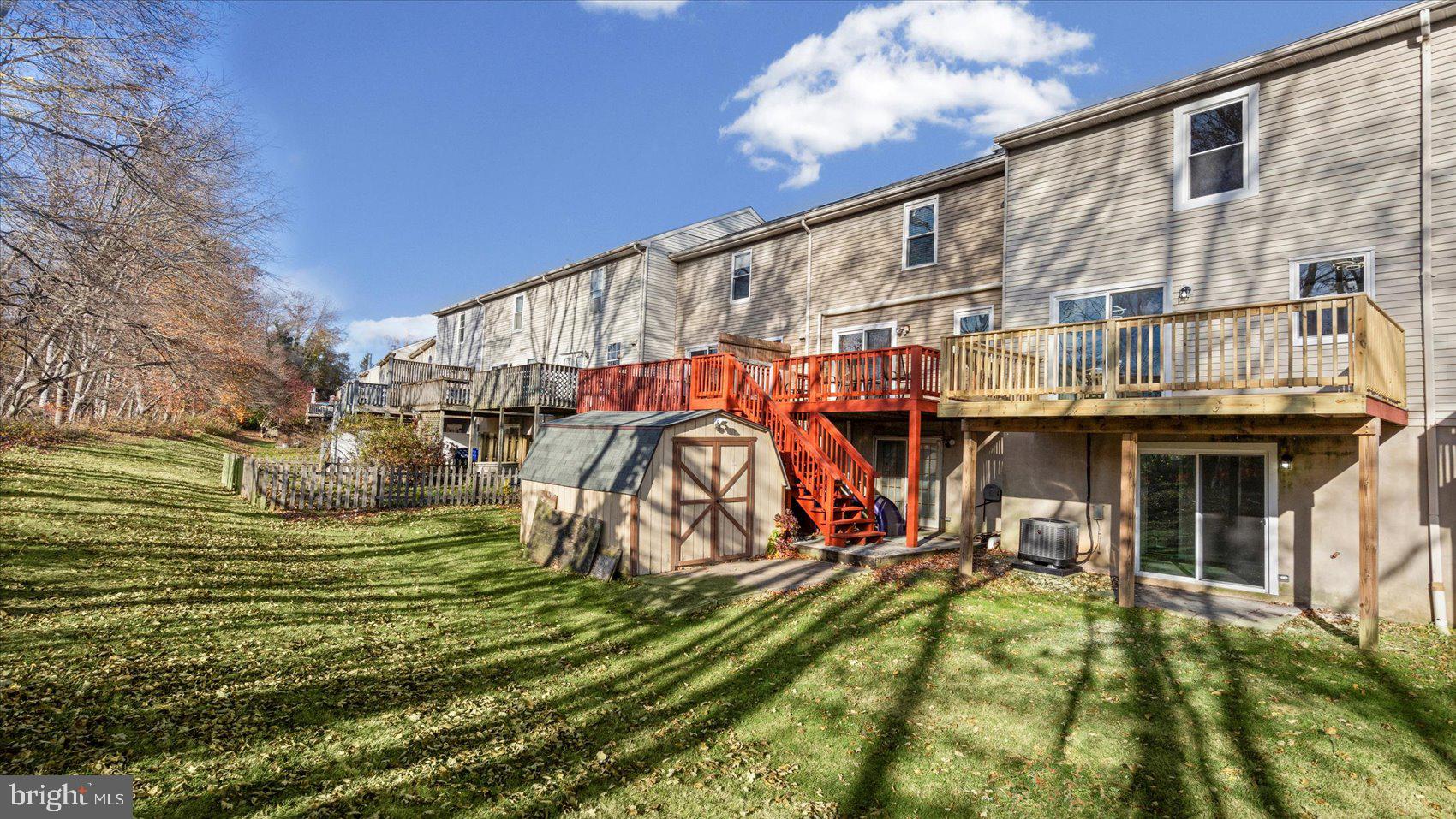 WOODSDALE MANOR - Residential