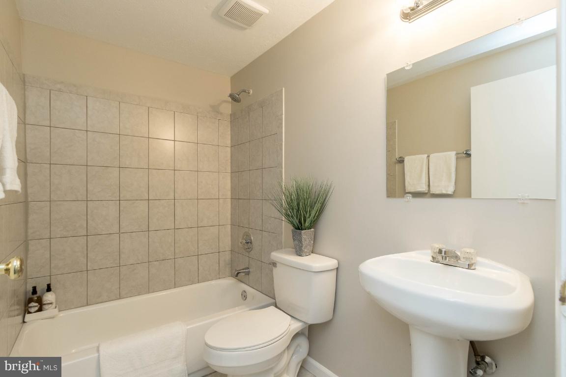 BANNERWOOD - Residential Lease