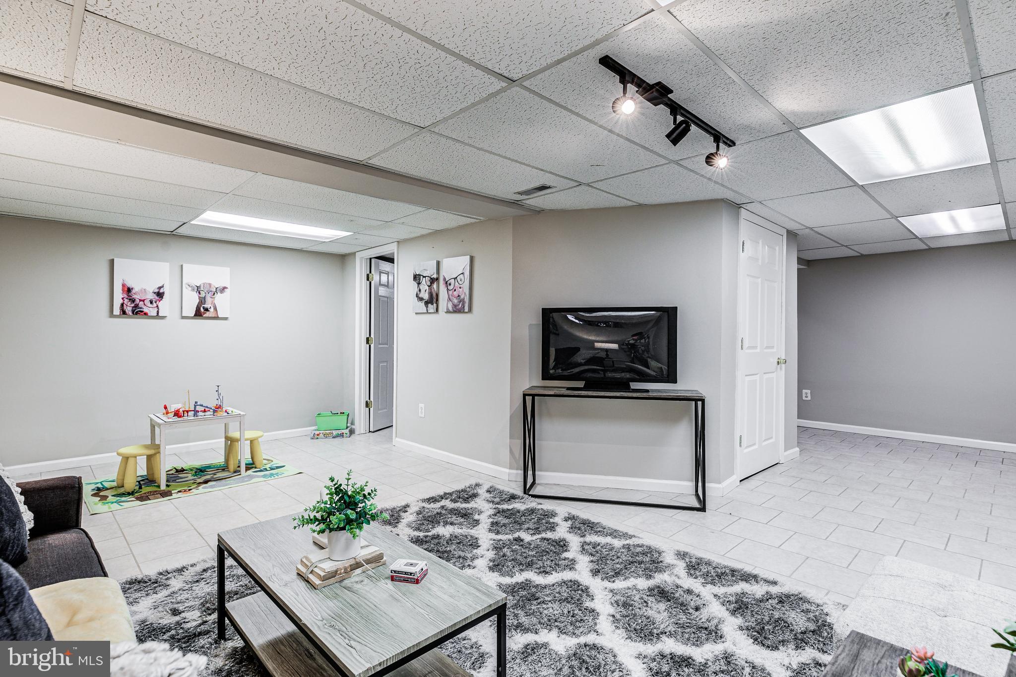 NEW COLONY VILLAGE - Residential