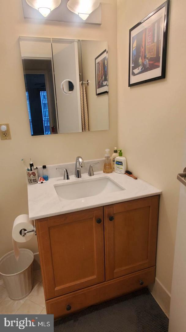 HYDE PARK - Residential Lease