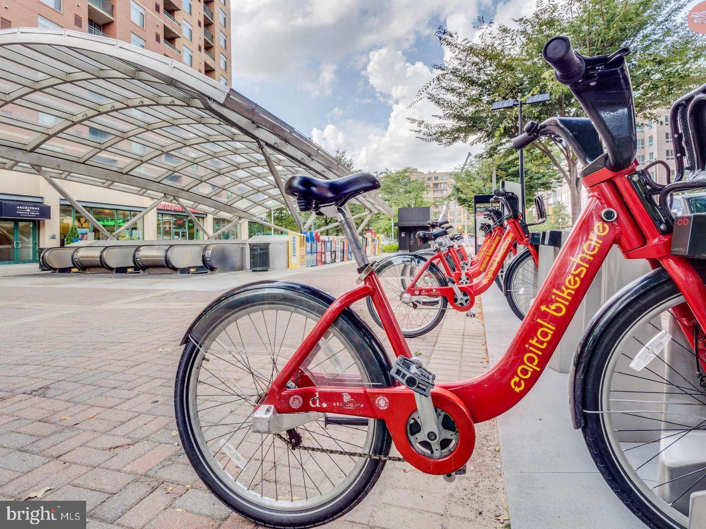 HYDE PARK - Residential Lease