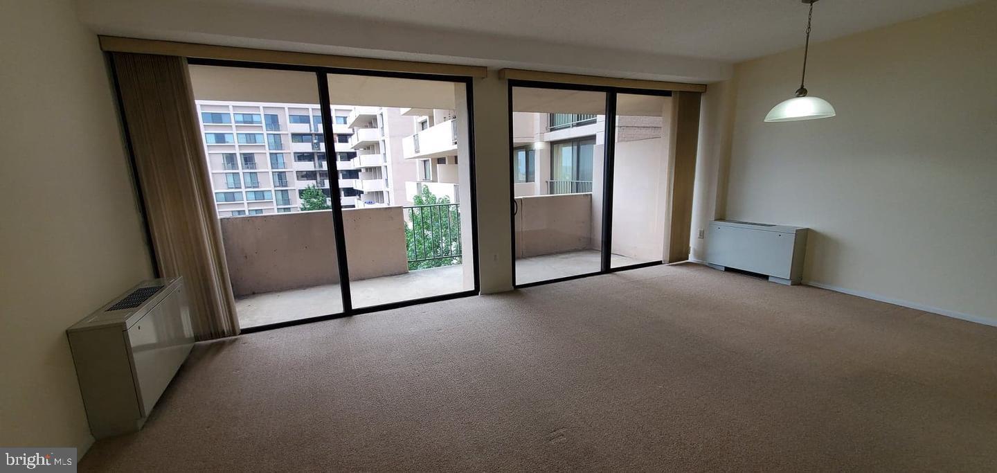 HYDE PARK - Residential Lease