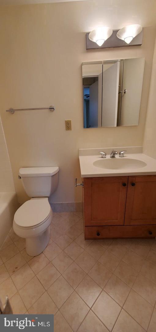 HYDE PARK - Residential Lease