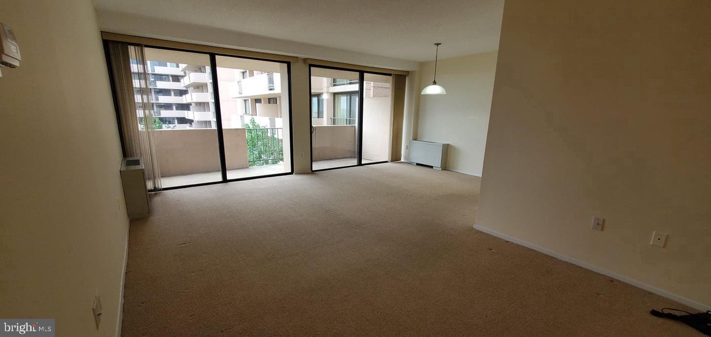 HYDE PARK - Residential Lease