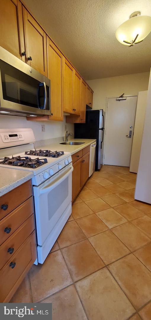 HYDE PARK - Residential Lease