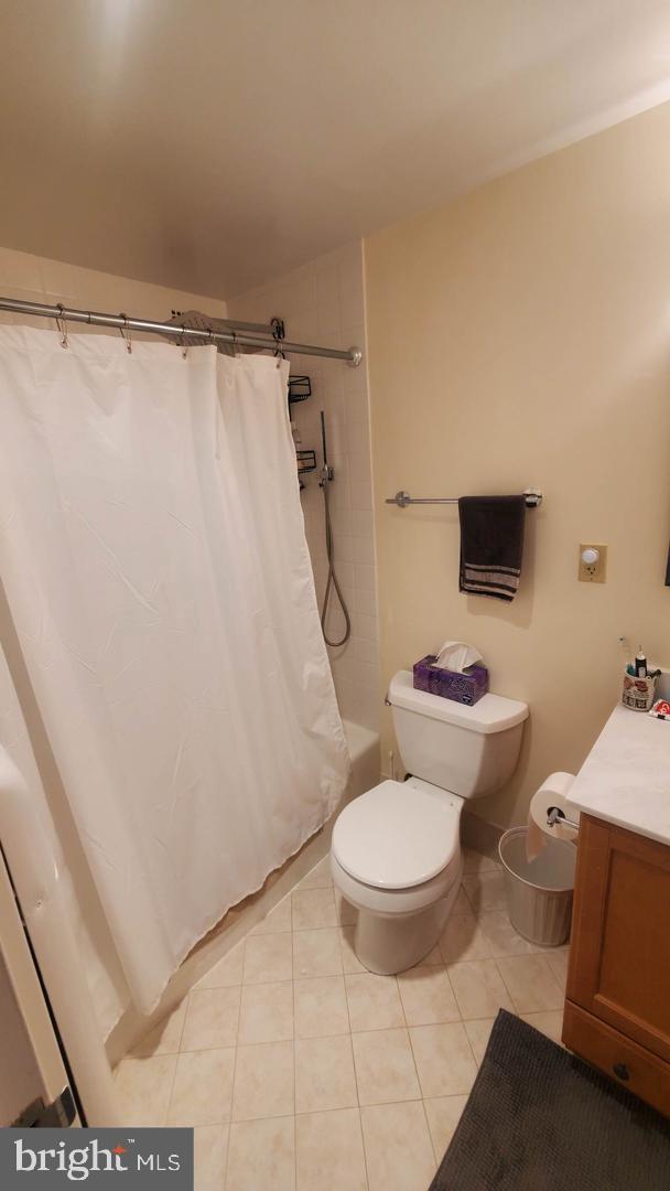 HYDE PARK - Residential Lease