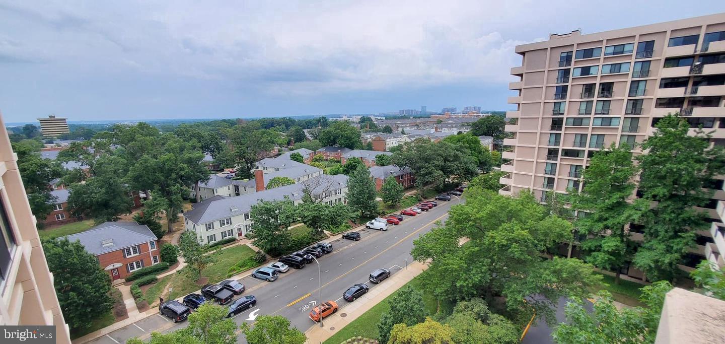 HYDE PARK - Residential Lease