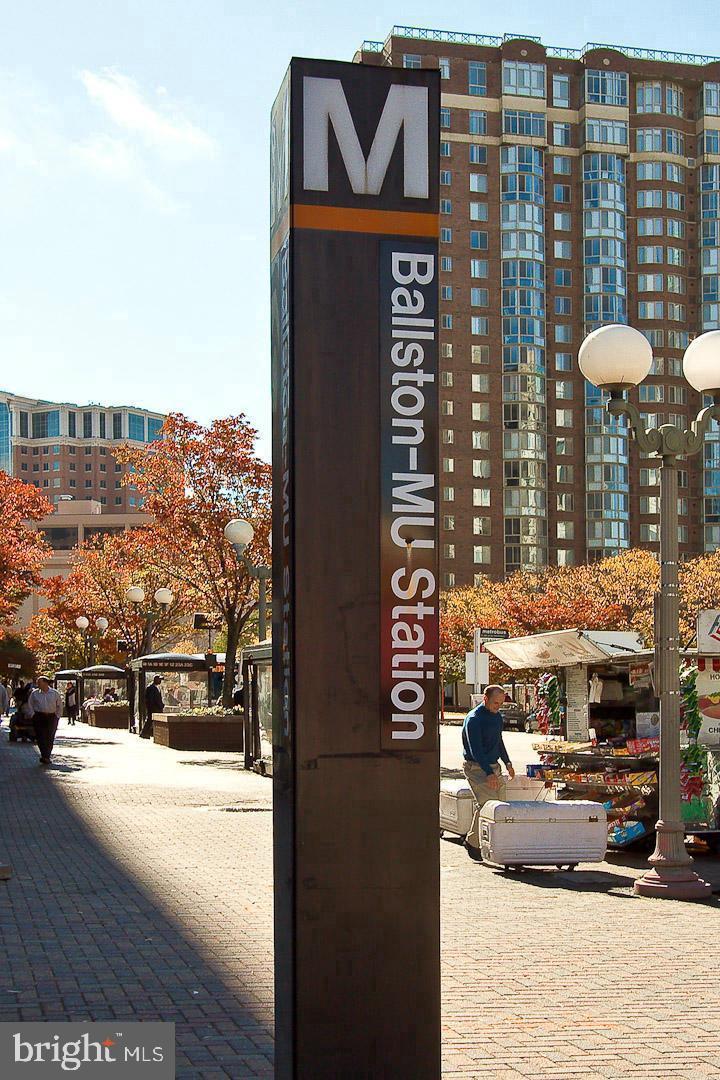 HYDE PARK - Residential Lease