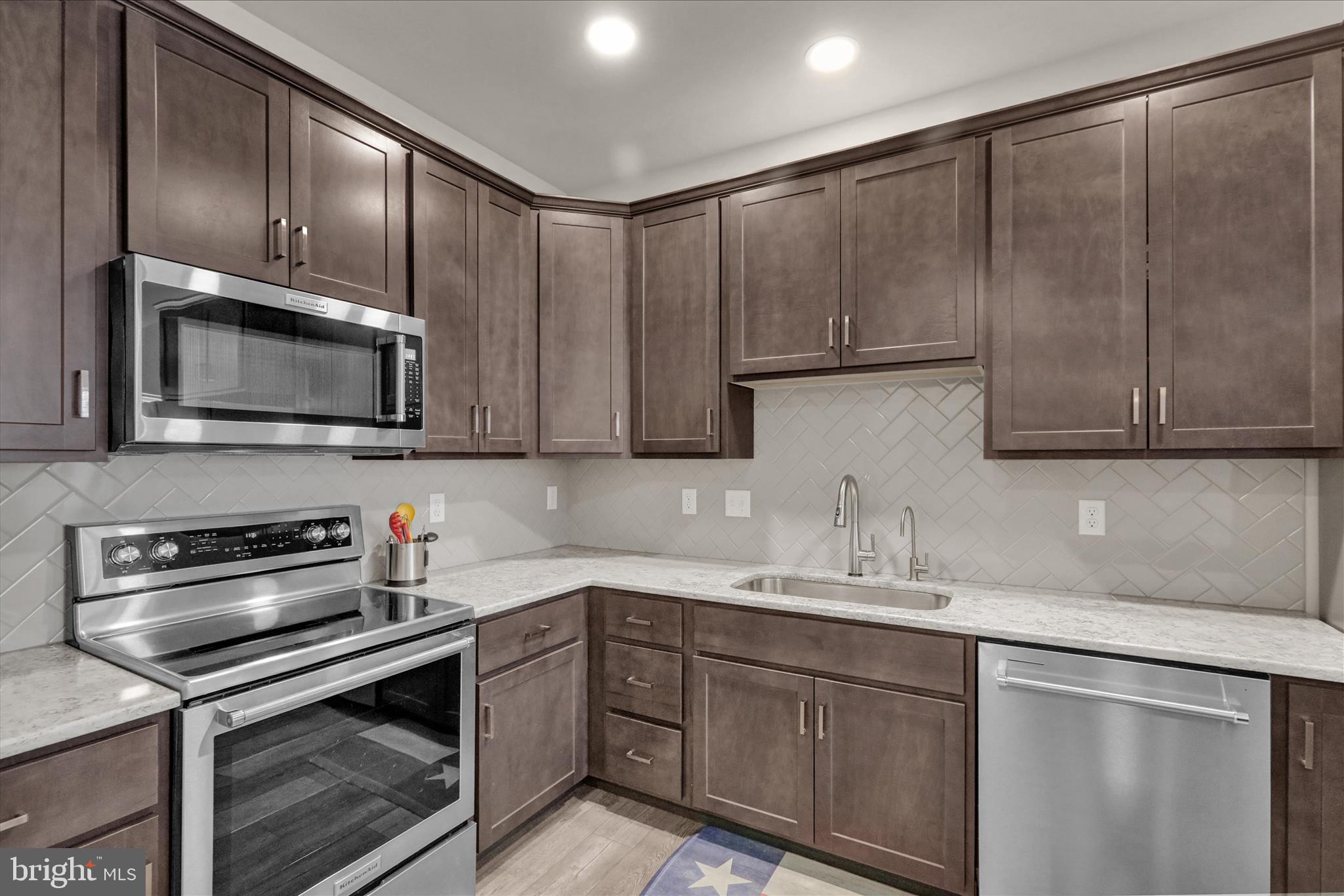 MCINTOSH FARMS - Residential