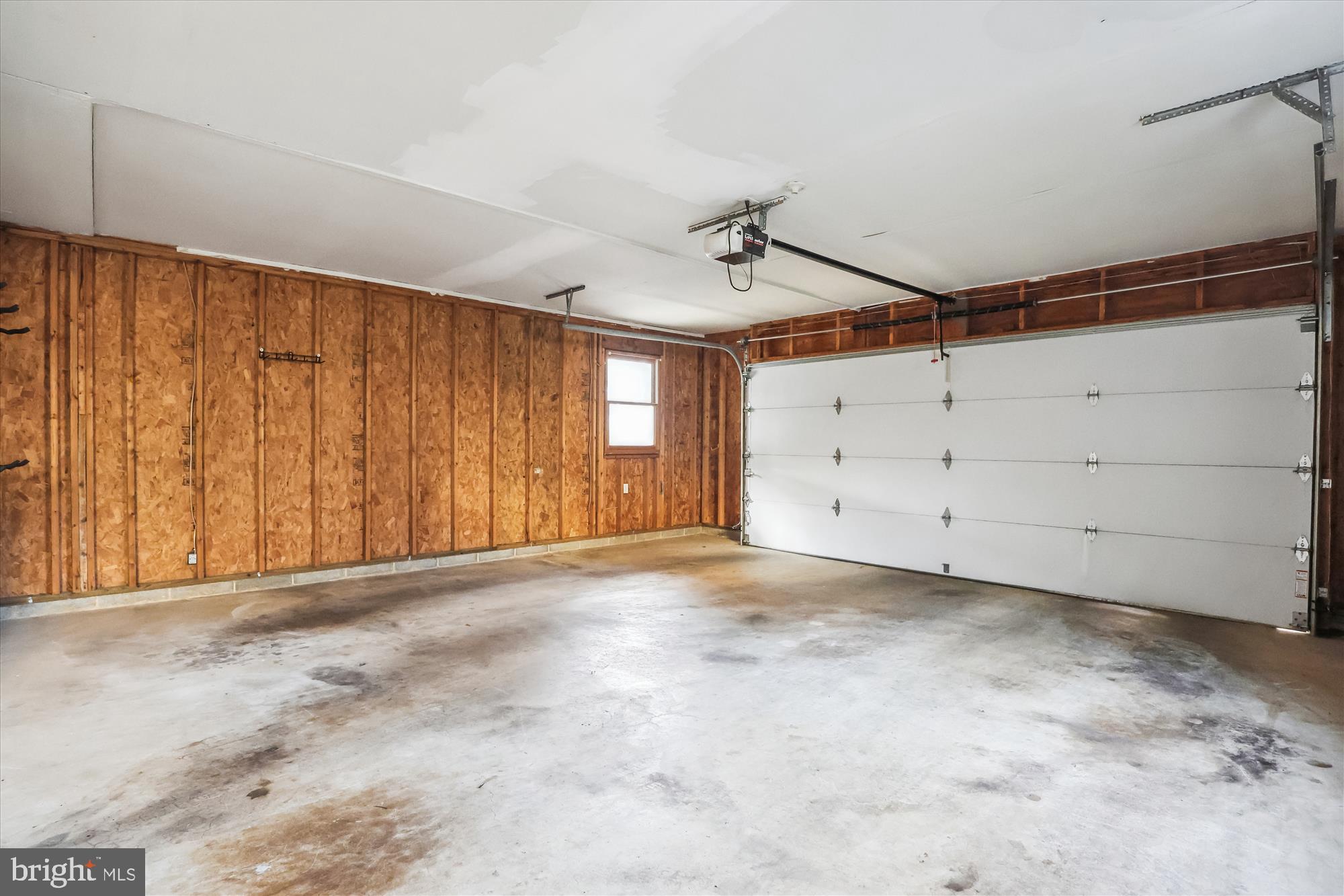 LAKE BARCROFT - Residential Lease