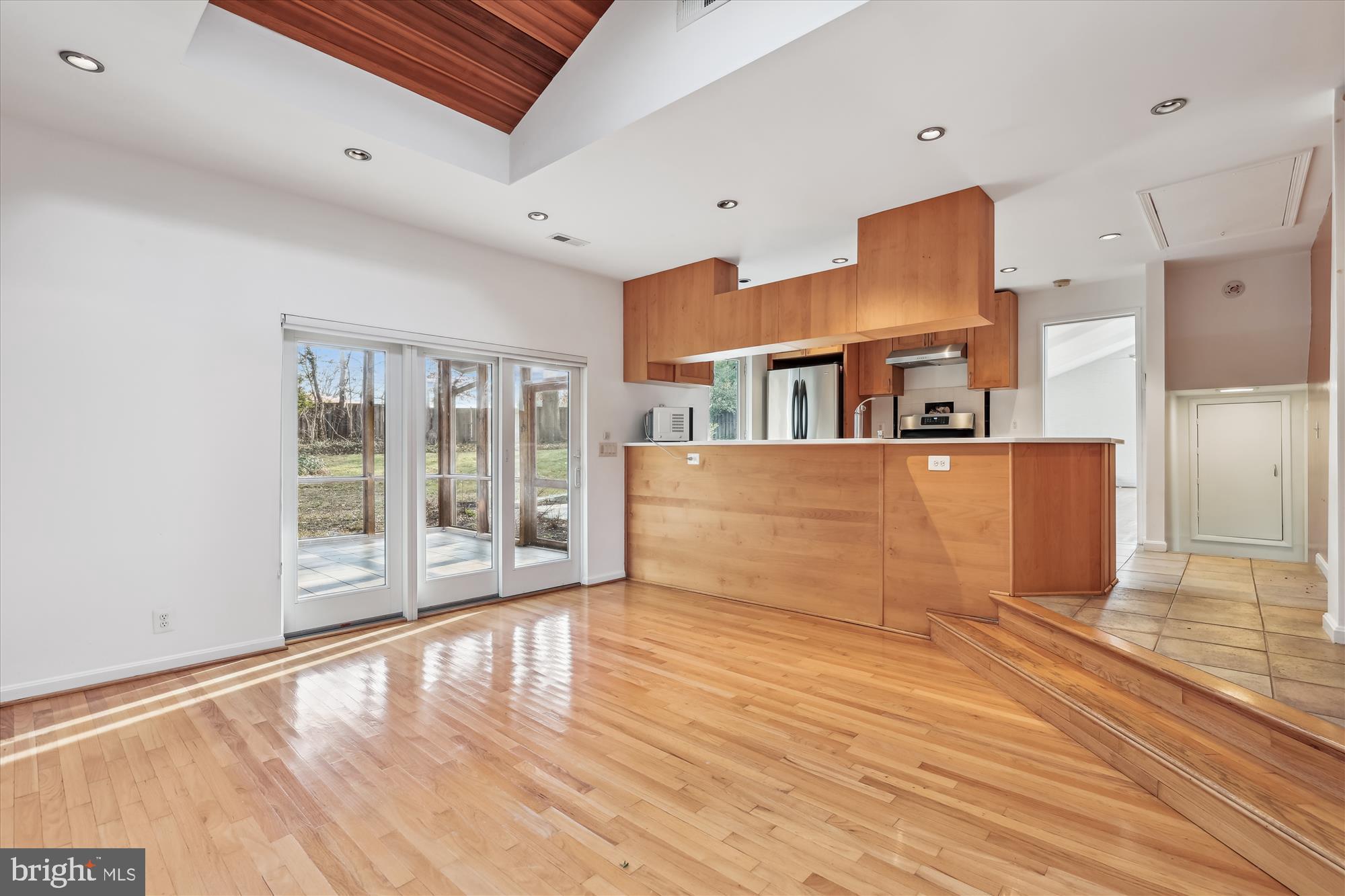 LAKE BARCROFT - Residential Lease