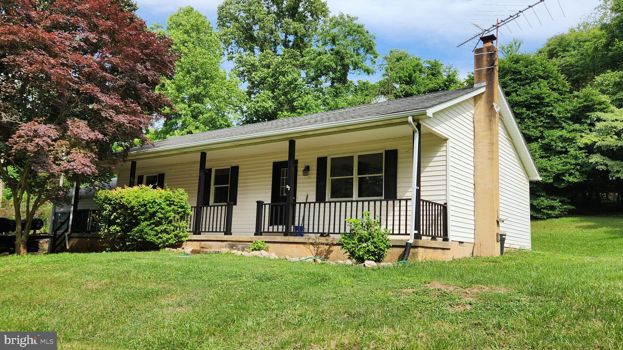 LAKE FRONT ROYAL - Residential