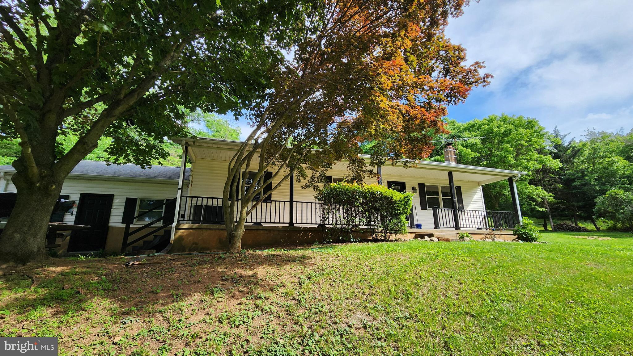 LAKE FRONT ROYAL - Residential