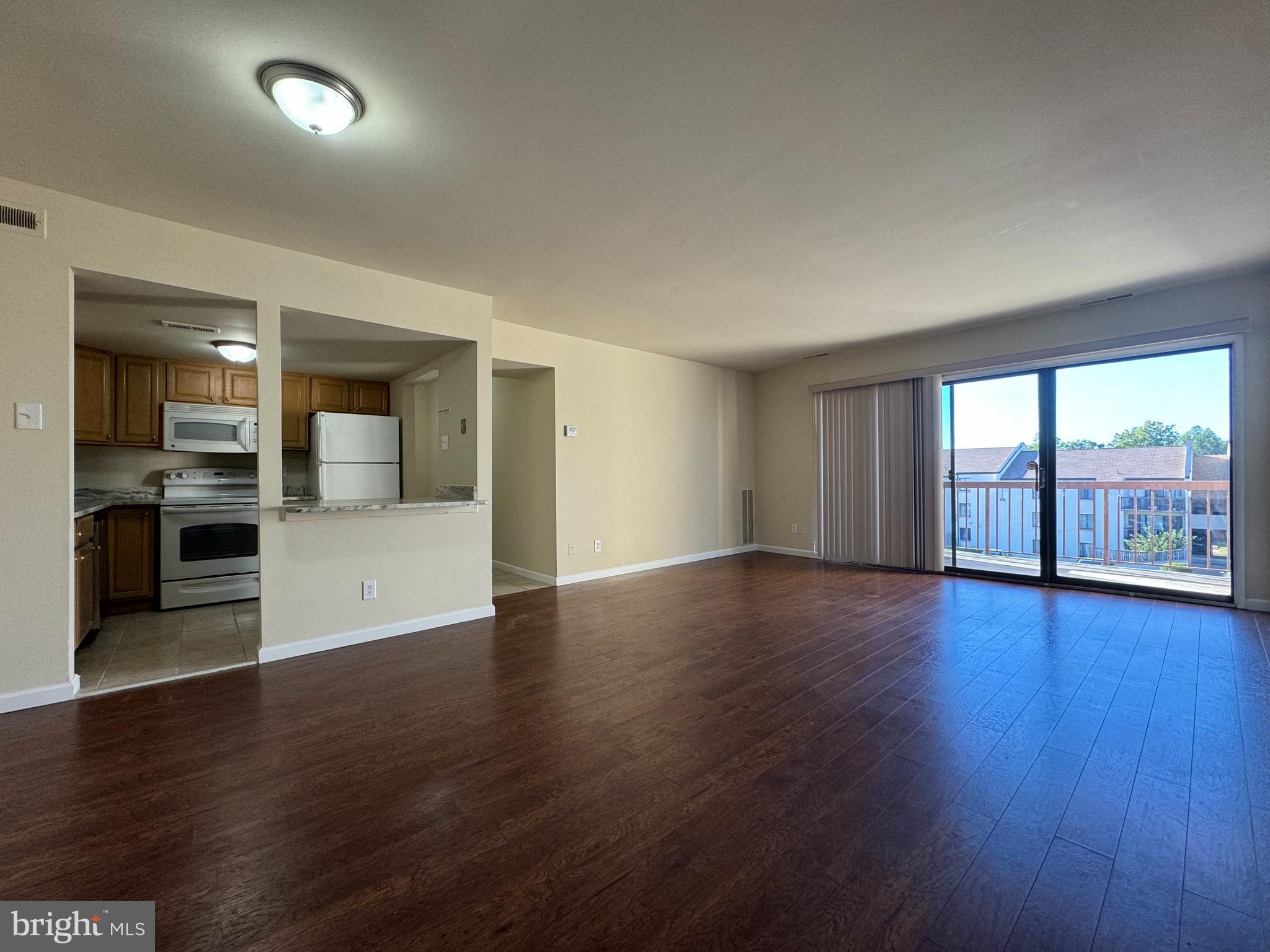 TREETOP CONDO - Residential Lease