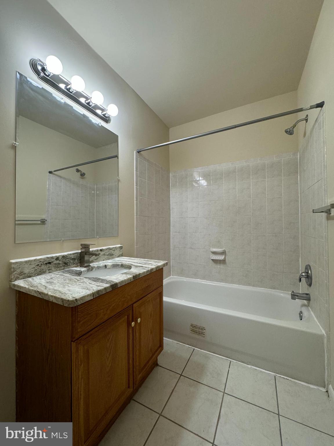 TREETOP CONDO - Residential Lease