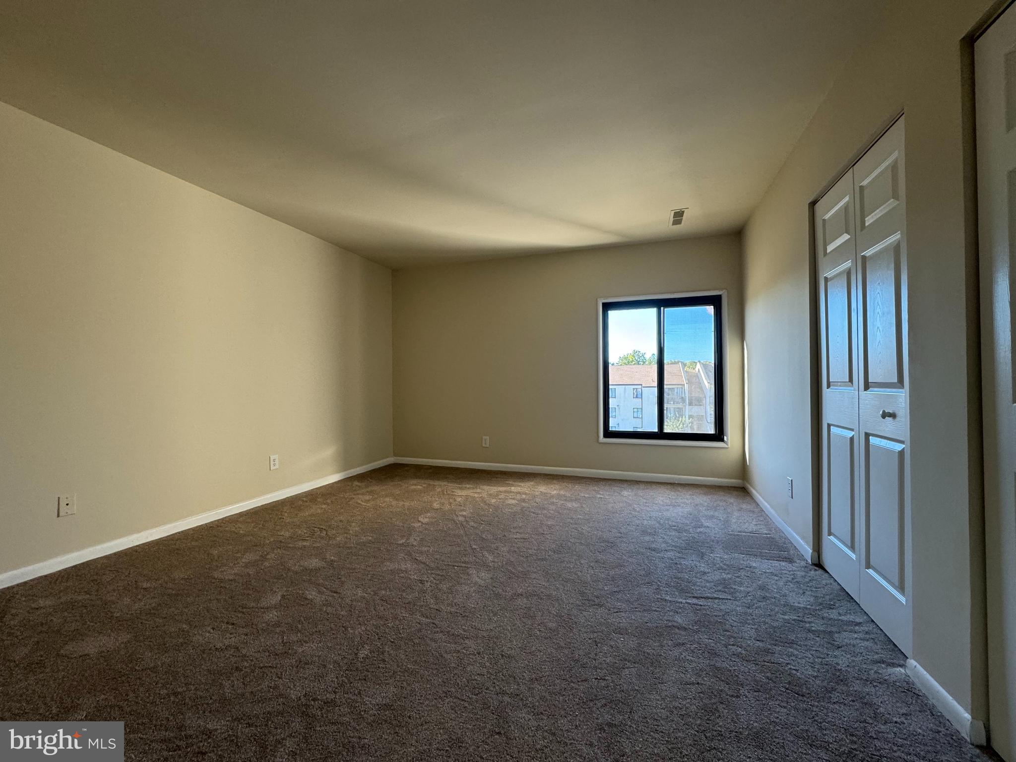 TREETOP CONDO - Residential Lease