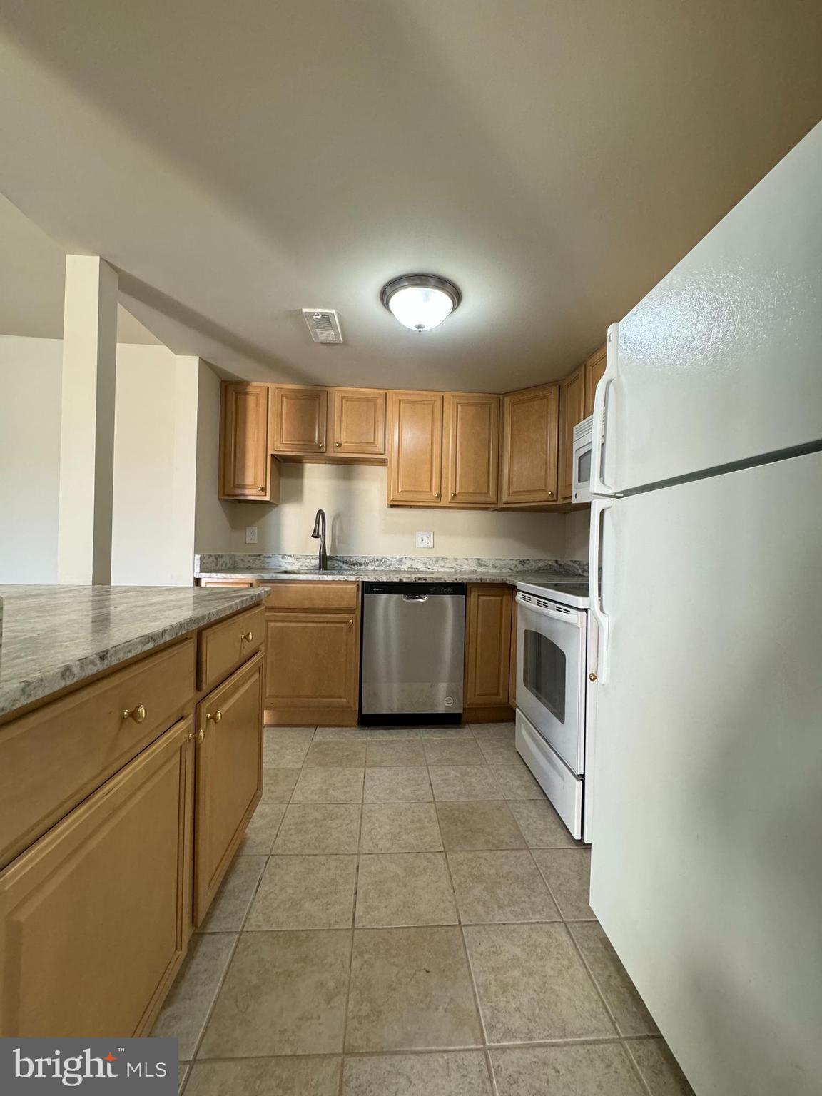 TREETOP CONDO - Residential Lease