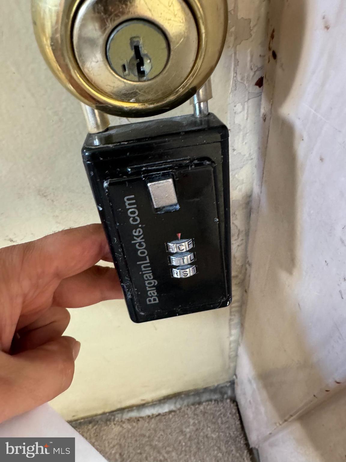 TREETOP CONDO - Residential Lease