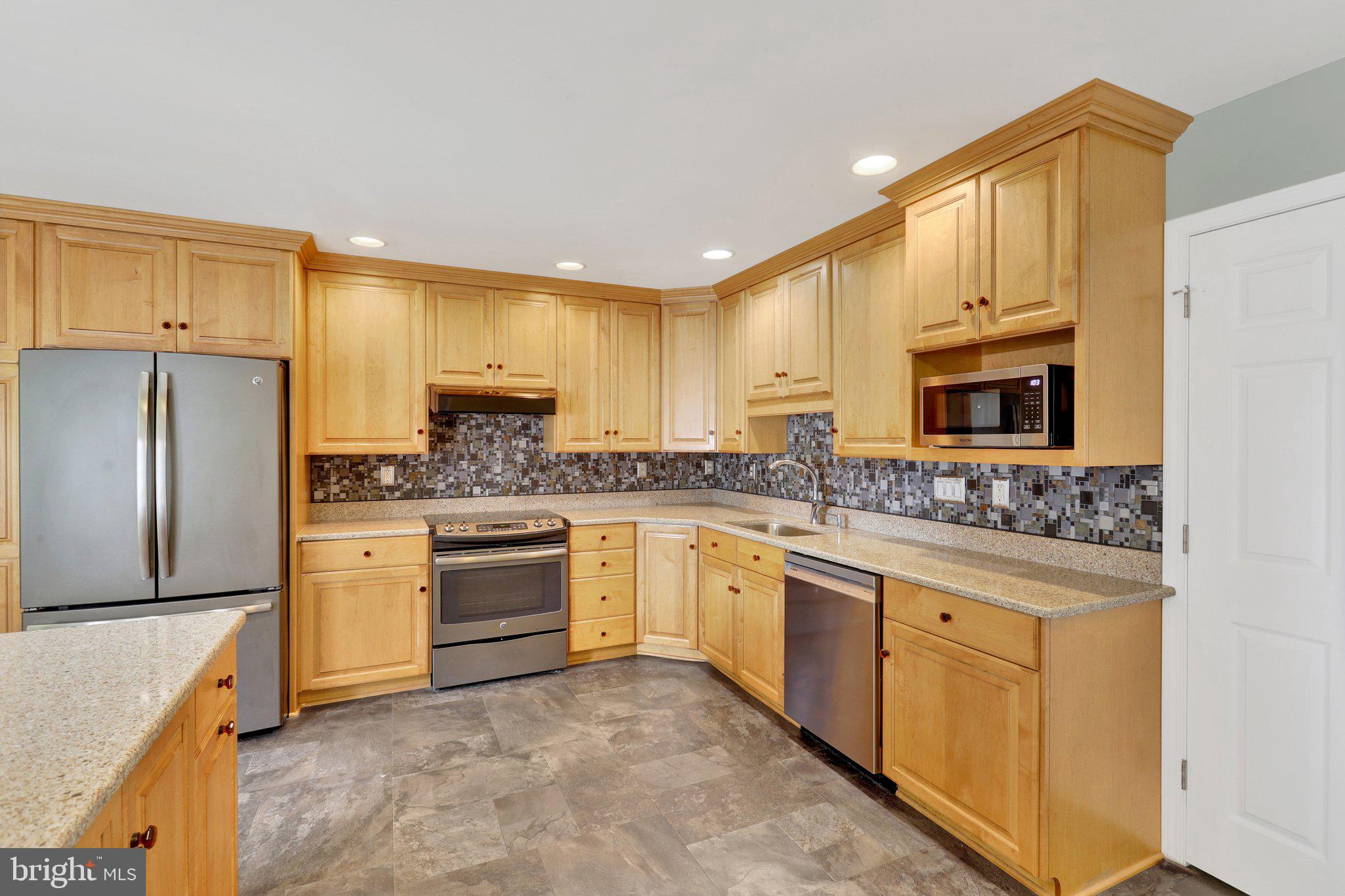 3896 FARMSTEAD DRIVE