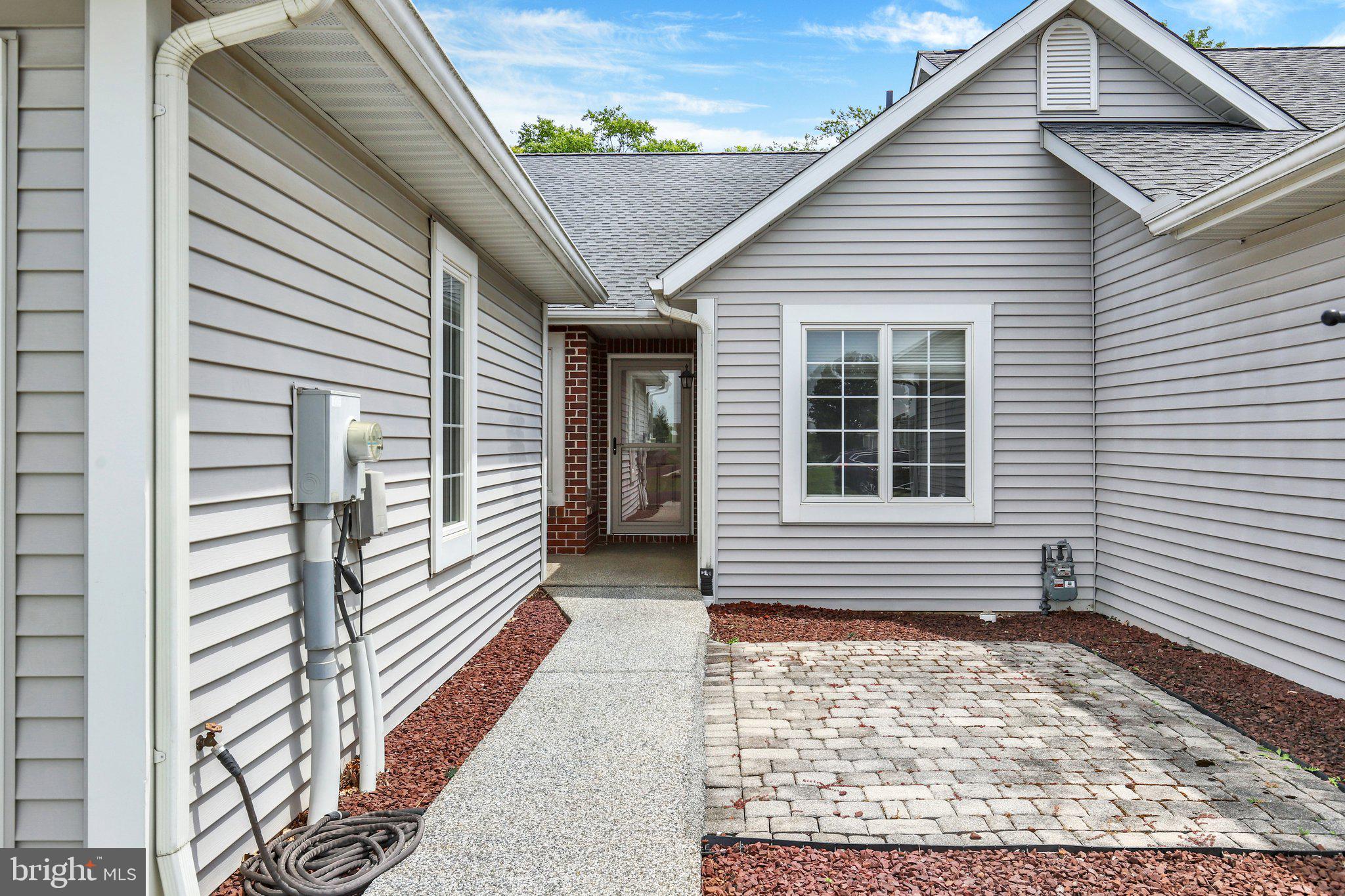 3896 FARMSTEAD DRIVE