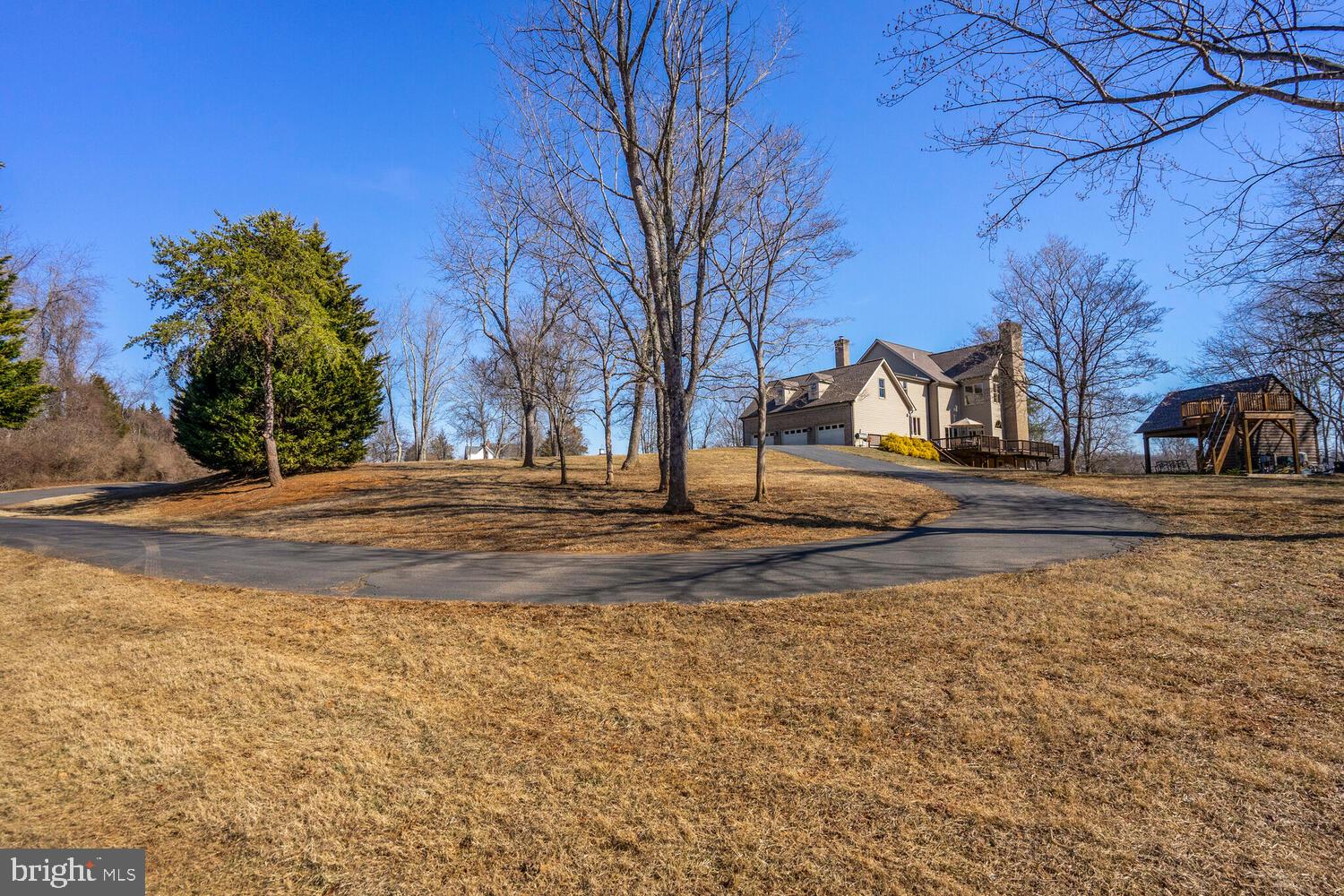 TWIN LAKES - Residential