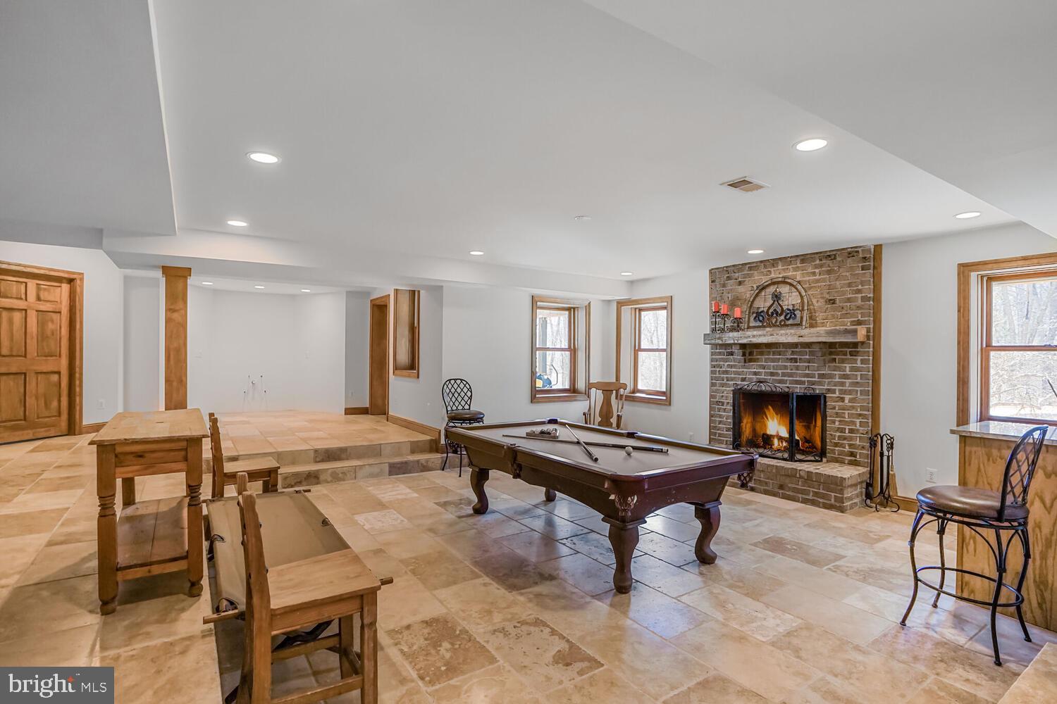 TWIN LAKES - Residential