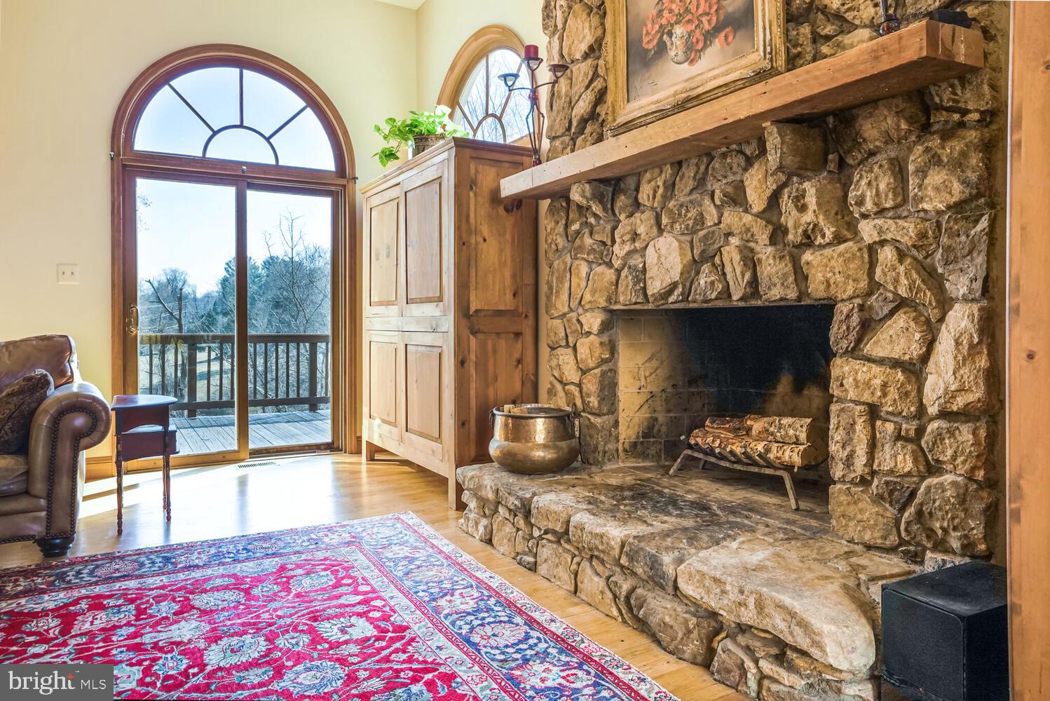 TWIN LAKES - Residential