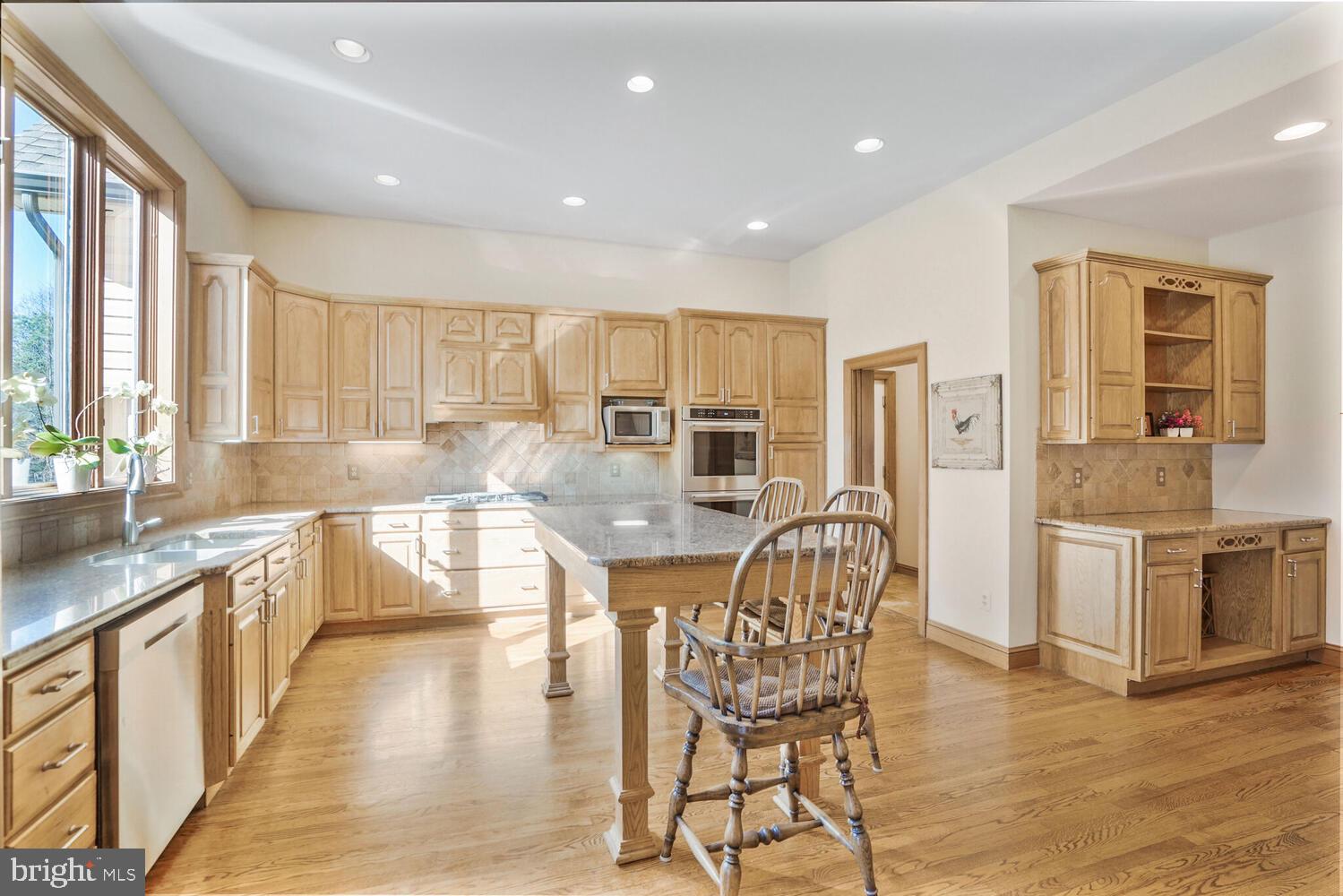 TWIN LAKES - Residential