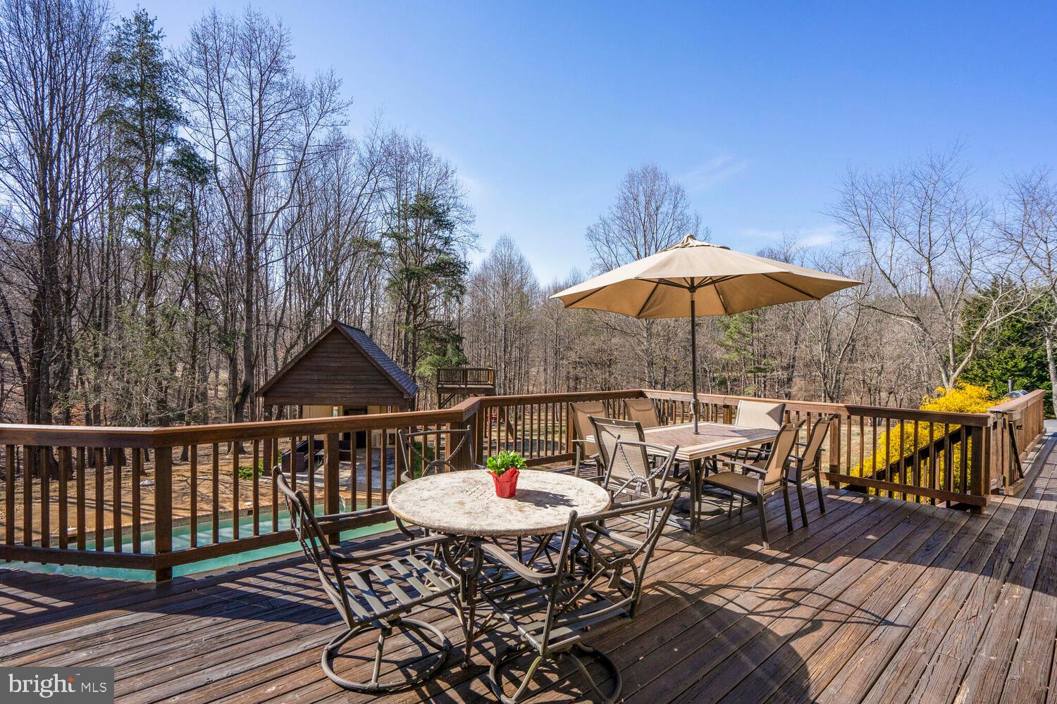 TWIN LAKES - Residential