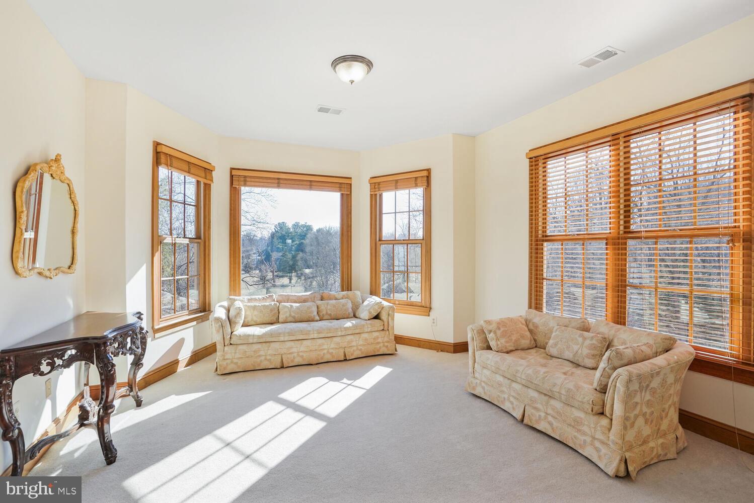 TWIN LAKES - Residential