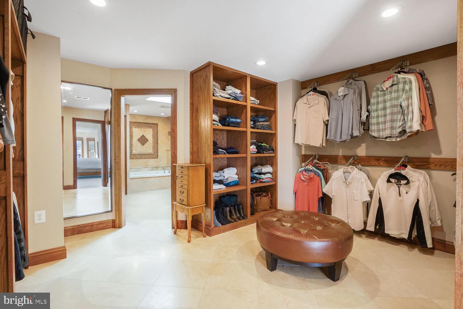 TWIN LAKES - Residential