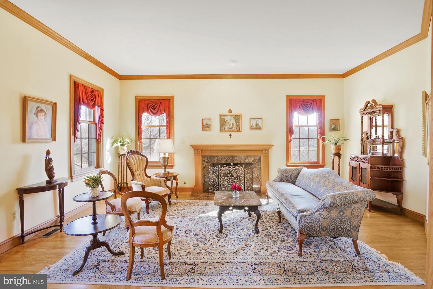 TWIN LAKES - Residential