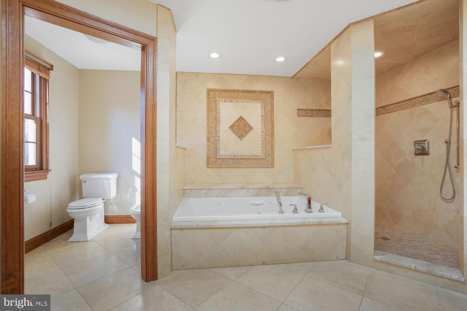 TWIN LAKES - Residential