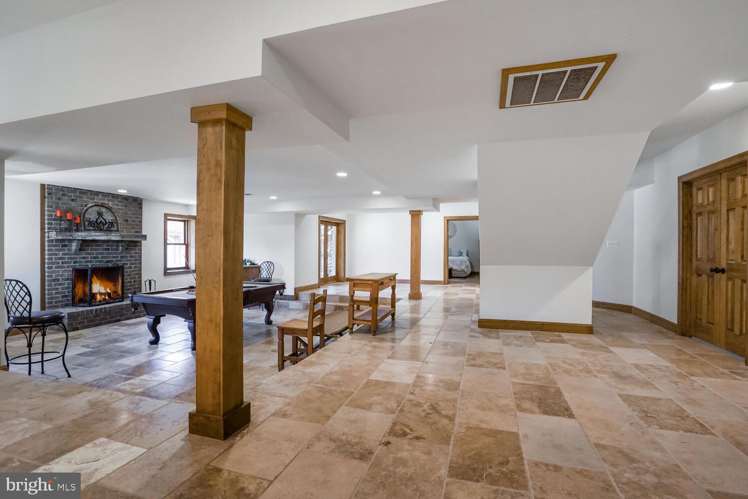 TWIN LAKES - Residential